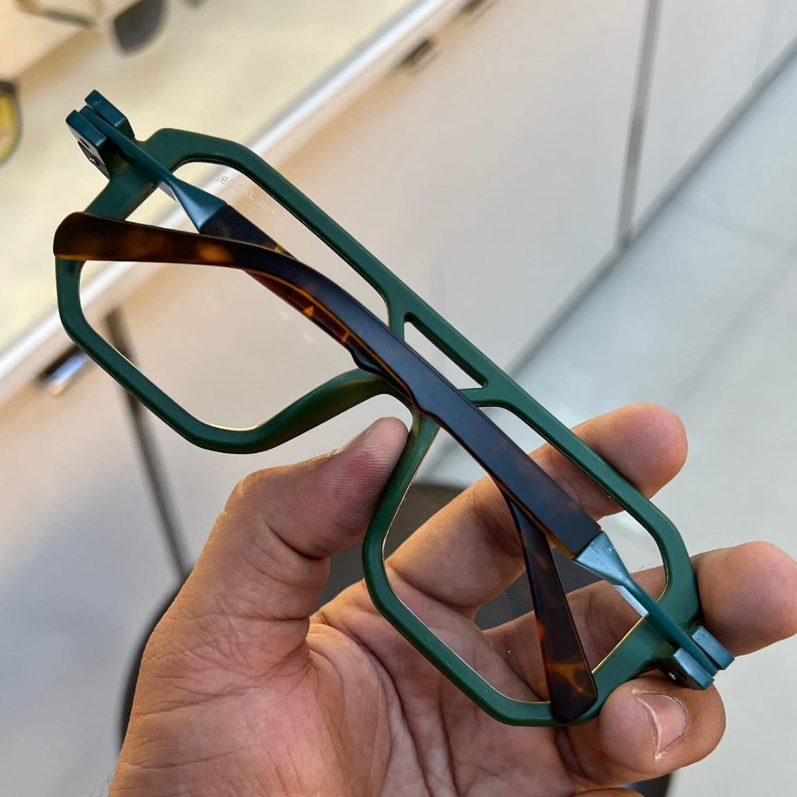 MARC JACOBS FRAME 122